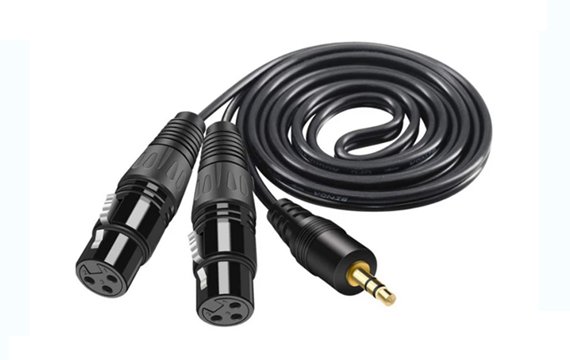How to connect the XLR cable